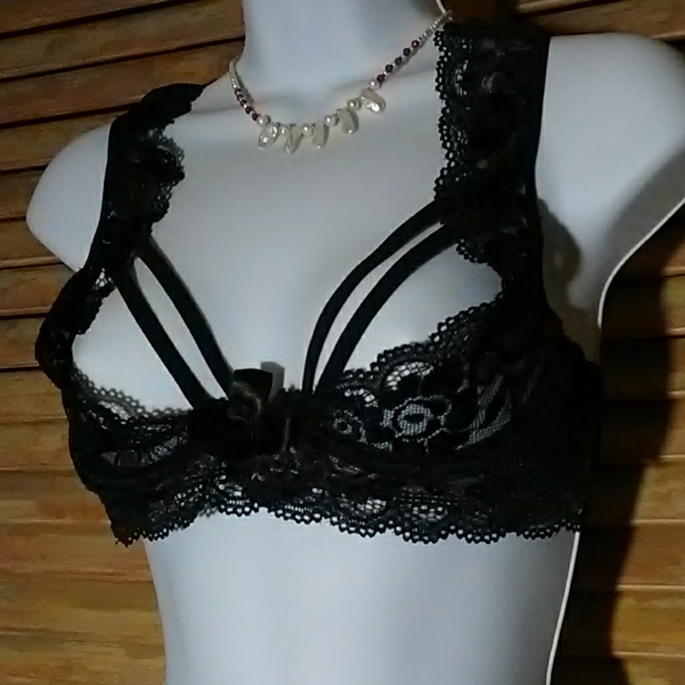 FREDERICK'S OF HWD *M* LACY BRA